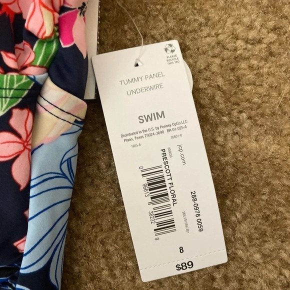 NWT Women’s Liz Claiborne Swimsuit - Picture 2 of 3